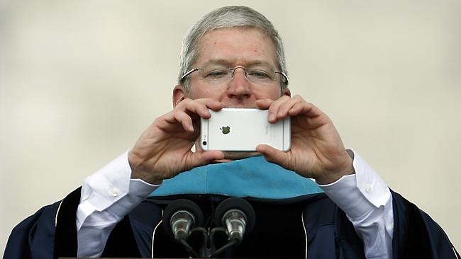 newscomauHQ's tweet photo. Apple CEO’s inspirational speech http://t.co/aYYjROBRdQ http://t.co/HeXQS2g6OM