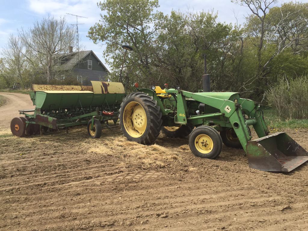 MileWestLandon's tweet image. Goin a little retro to plant some grass seed for new bin yard #depthcontrol #14ft #nogps