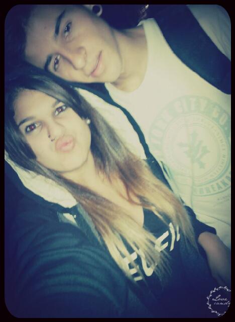 Orneeeeeeeeeee's tweet photo. #FotoodehoyTirandoFacha Jajaja :) #AmigooLacarasefumounoytipoAjajaa :) http://t.co/KGdbnfFMUV