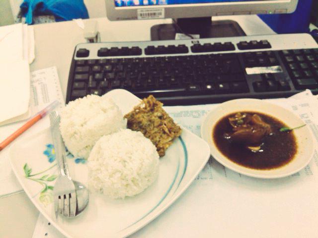 pee_chin's tweet photo. office lunch http://t.co/W8g54ZiFpP