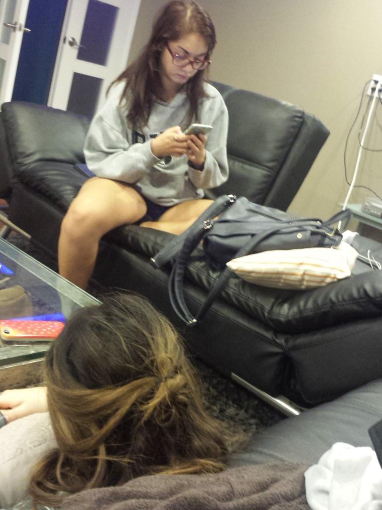 miho_homie's tweet photo. Chris would have shape shifting couches shout out to Shellsea #couchmodel http://t.co/pfJXCCQCaK