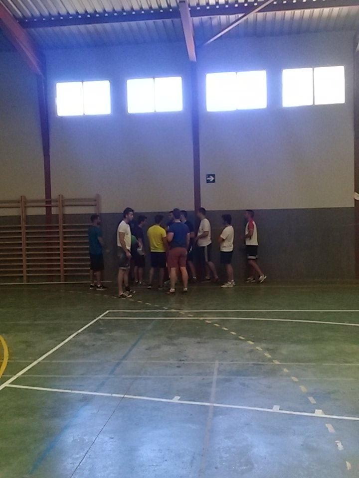 Maneldv's tweet photo. Cristian exponiendo su juego coperativo @tafaddevesa http://t.co/wH2QUHovpF
