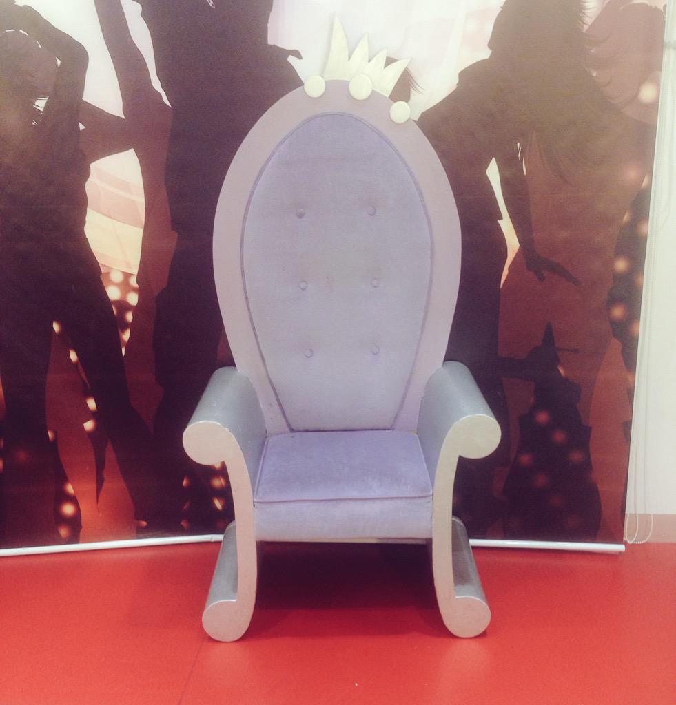 CandyHairSalon's tweet photo. Come and sit in our Princess Chair whilst getting pampered #princess #candyhair #love #cuts #pampered http://t.co/PLvFsRaxc7