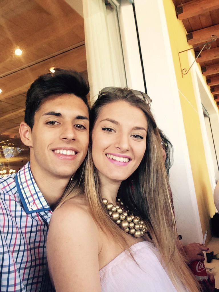 Aliciagg_24's tweet photo. Buenísimo día de comunión el de ayer👩‍👩‍👧‍👦👫👸🏾💖 http://t.co/28pYl9nhL2