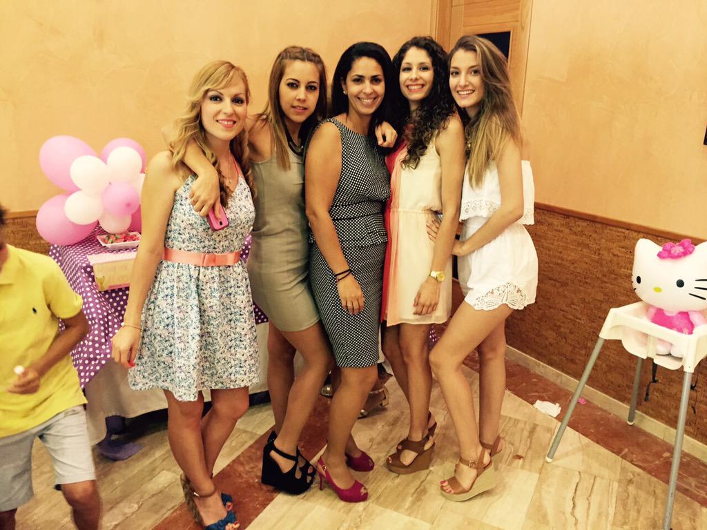 Aliciagg_24's tweet photo. Buenísimo día de comunión el de ayer👩‍👩‍👧‍👦👫👸🏾💖 http://t.co/28pYl9nhL2