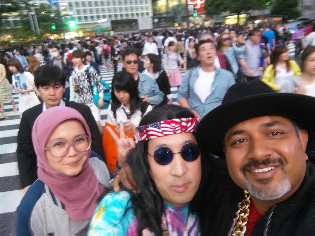 abrk's tweet photo. Crrrosssssingggg #newap #iamlenovo wow, lots of people, even for an Indian! http://t.co/puKL0G6Fn0