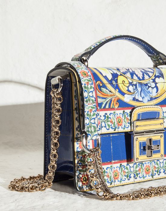 GuestGray's tweet photo. When luxury brands take inspiration from the past.. @dolcegabbana's majolica bag vs a 17th century Italian jar http://t.co/EO7ygl0YB6