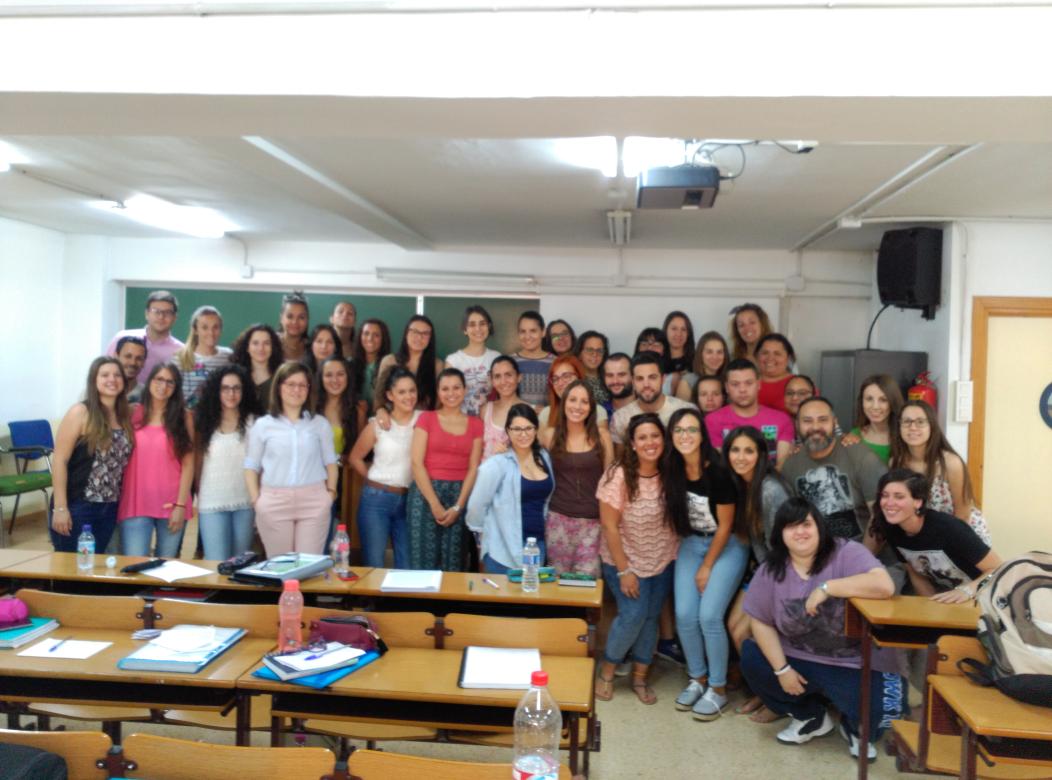 FaamAlmeria's tweet photo. Dolores Mari Hernández, Dir. del Área Social, imparte una charla sobre Proyectos en Trabajo Social de la @ualmeria http://t.co/RpI1o42o6E