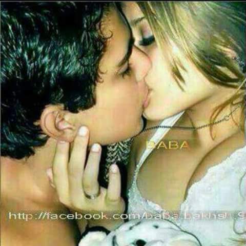 ffgsgyr963135's tweet photo. سألتها : أي الألـحـان تستھويڪِ فَـ ﺄجابت بـ خـجَـل : تلڪ التي تعزفھُا اوتٱر شفتيـڪَ😔😔😔
♥♡
↓
@A00Saxsya 
مساء العسل http://t.co/bnQqswgURz