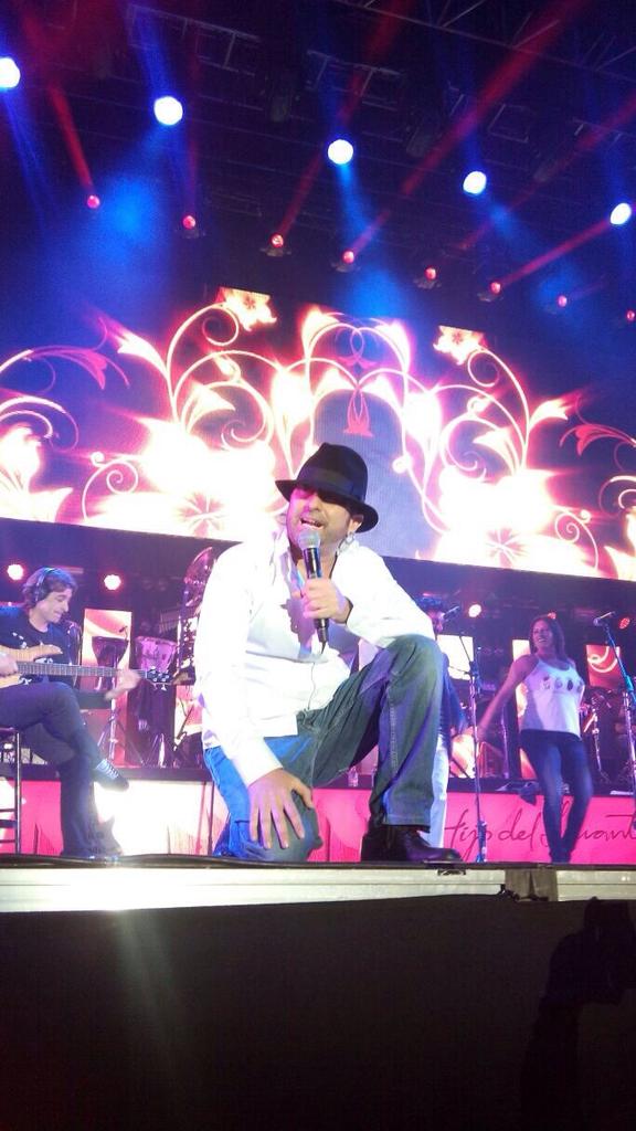 Zion_Std's tweet photo. Gran noche la de ayer con @elbarrioficial en #Almassora #Castellón! Evento seguro, evento exitoso! #prevención #PRL http://t.co/yty4ITwALs