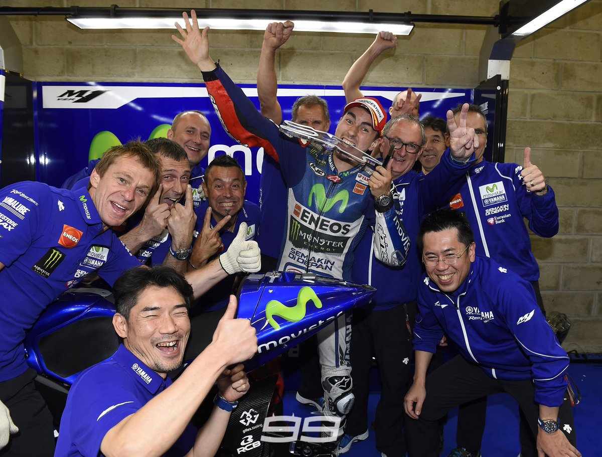 Gran GP de todo el equipo! / Good job team! <a href="/YamahaMotoGP/">Yamaha MotoGP</a> #victory #FrenchGP