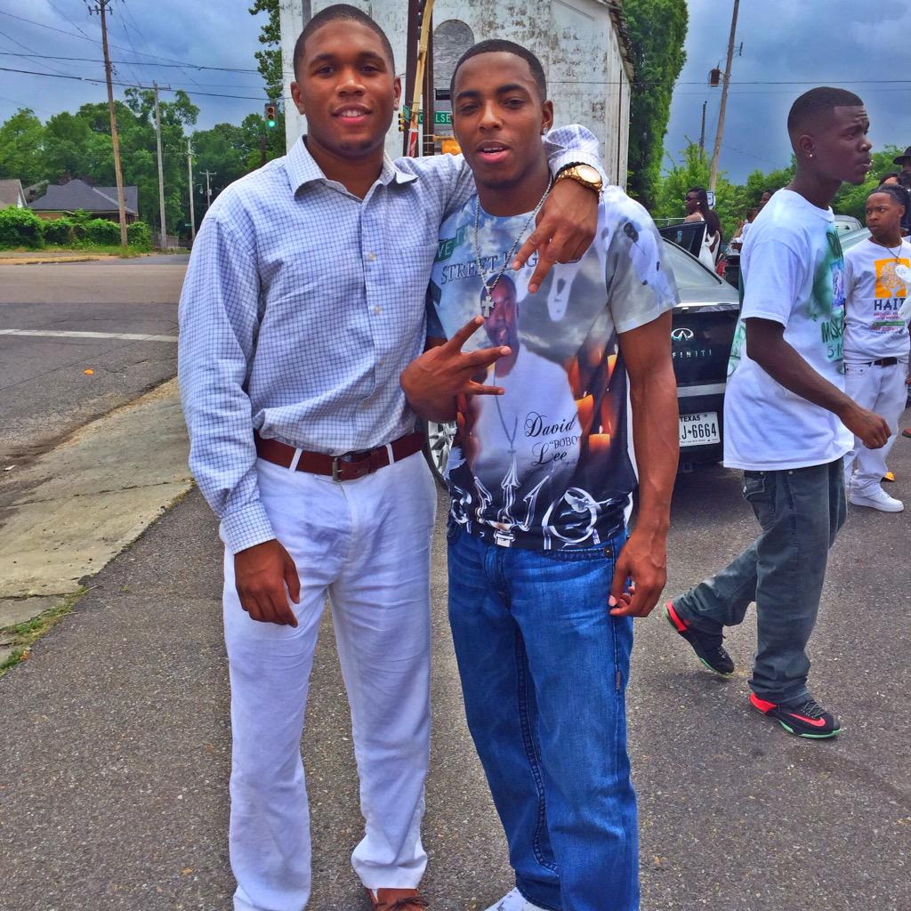 RaywitDaShag's tweet photo. Me and my big cousin, We may not see each other everyday but when we do its nothing but love #OnOurWayToSuccess 🏀🏈💫 http://t.co/YX9whcvBsV