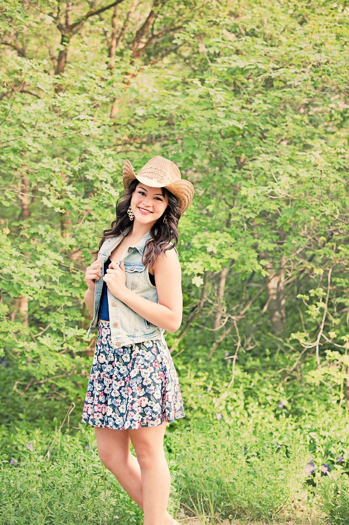 Mkay_02_'s tweet photo. I'm pretty sometimes 😀 #asiancowgirl #mixdgirl #seniorpics http://t.co/uR8iF3KzEx