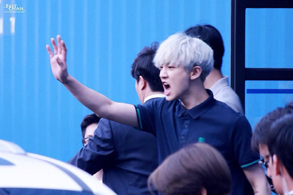 bbbibe's tweet photo. ถ้าพี่ว้ากที่มอเป็นงี้ นี่จะไม่ขาดประชุมเชียร์เลยค่ะ นี่จะแต่งตัวผิดระเบียบไปให้พี่ว้ากใส่หน้า -/////- http://t.co/qoG9q0uktN