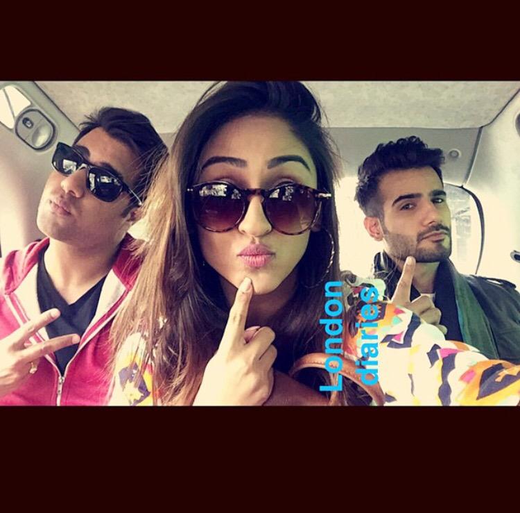 Marium_4_Kryan's tweet photo. @karantacker @krystledsouza We are always in SYNC 👫👆🏼 #SameActions #LondonDreams 🌉 http://t.co/nk2jOOgfgz