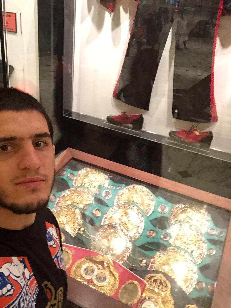 MAKHACHEVMMA's tweet photo. Золото Мйвейзера http://t.co/jtCOcoeIIZ