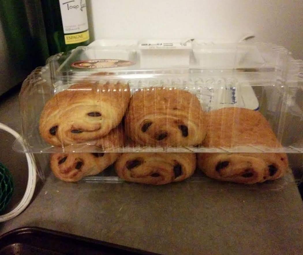 Fibutton's tweet photo. Chocolate pastries....or a box of baby sloths? 💗 http://t.co/R6Ml56Acd0
