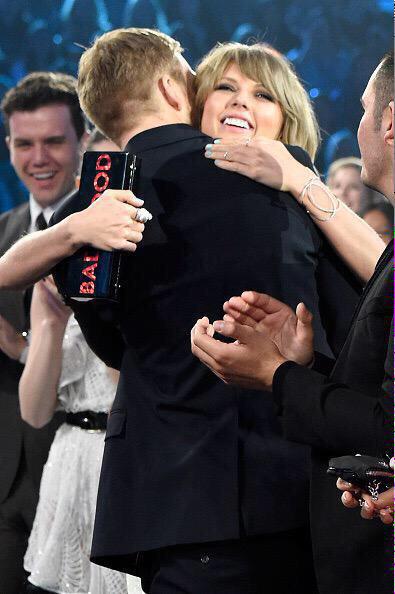 swiftystuffs's tweet photo. I 💖 U TALVIN. and your Bad Blood purse. http://t.co/t3HTkqtBwK