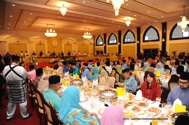 puanfasha's tweet photo. Istiadat menutup kerja di istana iskandariah
Daulat tuanku
#jp07
#perakamanjaya
#tabalsultanperak35
@asza302 http://t.co/QgGlsNGX1D