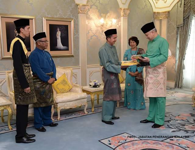 puanfasha's tweet photo. Istiadat menutup kerja di istana iskandariah
Daulat tuanku
#jp07
#perakamanjaya
#tabalsultanperak35
@asza302 http://t.co/QgGlsNGX1D
