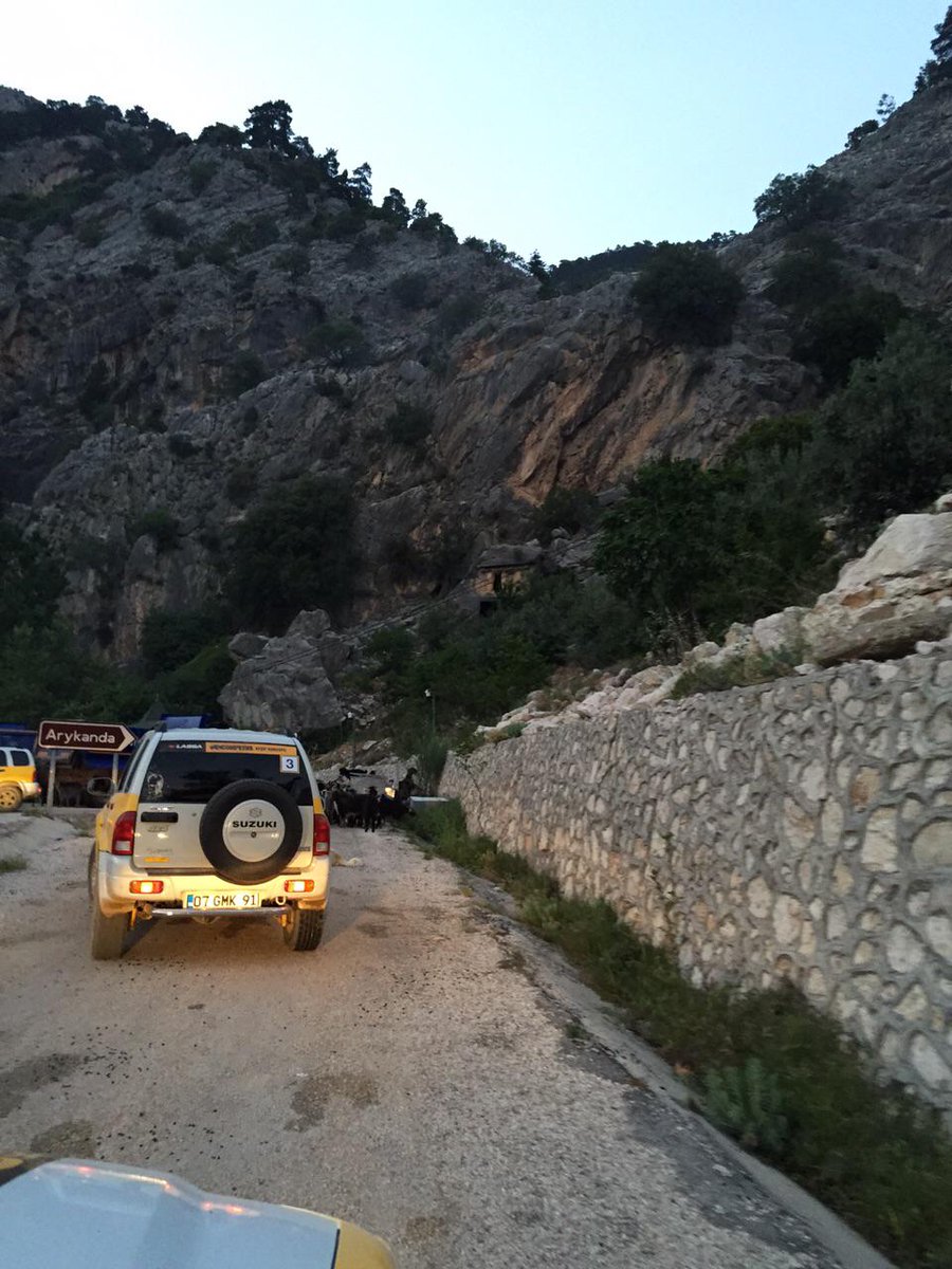 lassaturkey's tweet photo. ''İşte yolun sonu'' denen noktada yeni bir yolun keşfi... Sağlam macera sağlam konvoy. #lassa #competus http://t.co/dSQD99tDt8