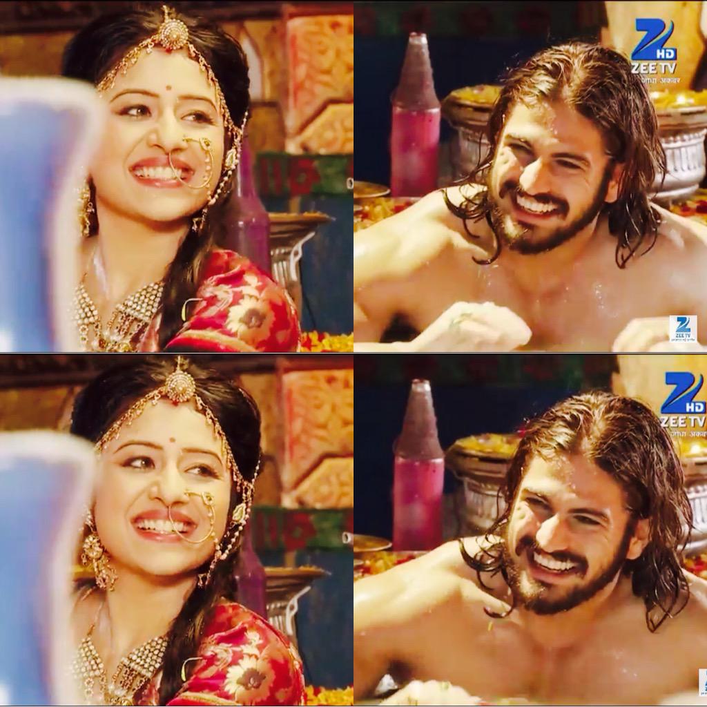 How many retweets for their smiles💟💞 ISHQ HAI VO EHSAAS💙💋