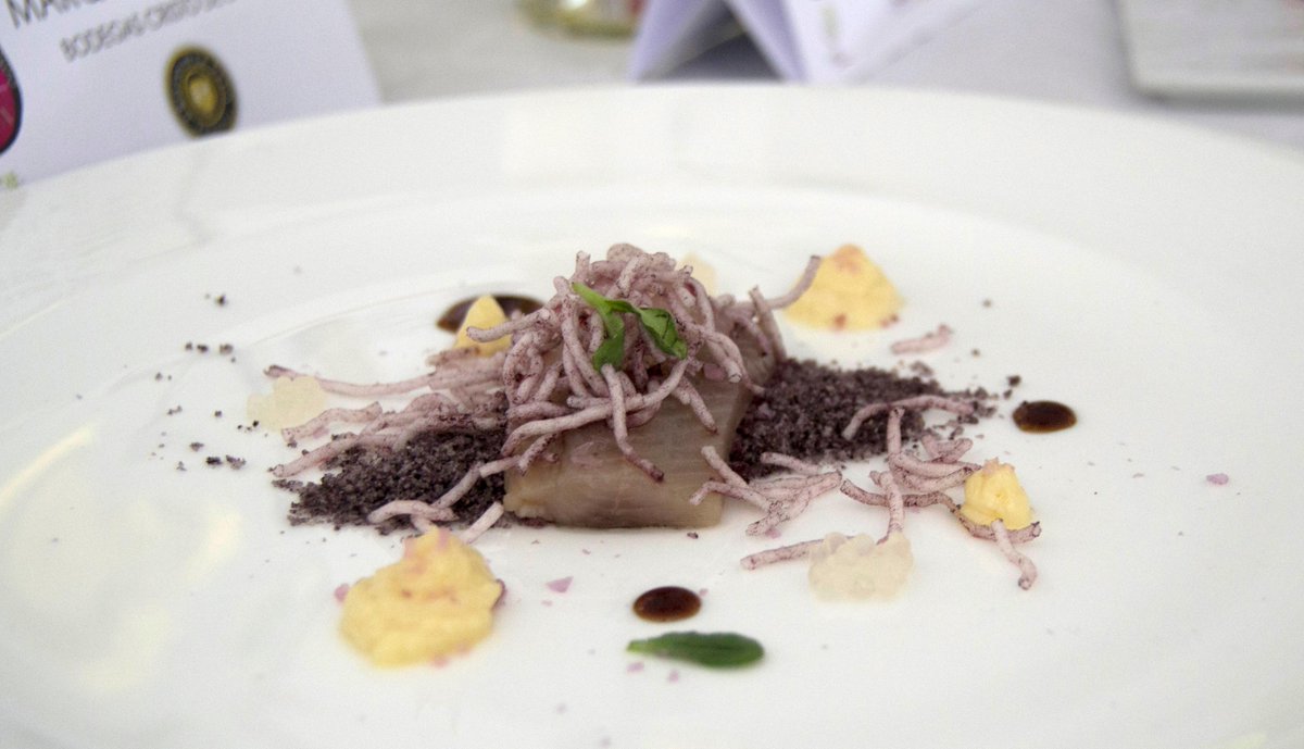 _WineConnection's tweet photo. Geniales las tapas q @ROCIOARROYOCOLL Jose d @BodegasVinasoro @Rubenchef71 y @ChefAMoreno prepararon en #PremiosAirén http://t.co/FhjLXHWZoz