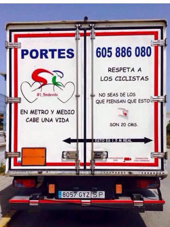 manuelquinziato's tweet photo. In Spain there are truck drivers who protect cyclists! Are we able to do that also in other countries? Leave 1,5m. http://t.co/t0ITW4tUFK