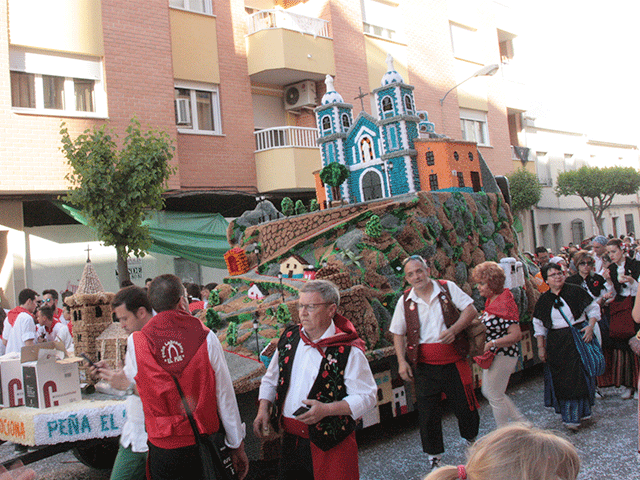 FestejosYecla's tweet photo. Fotos y lista de premios http://t.co/5f1Gxkw7oe Carrozas Adultas #Yecla #SanIsidroYecla http://t.co/1OSdr1y3DF