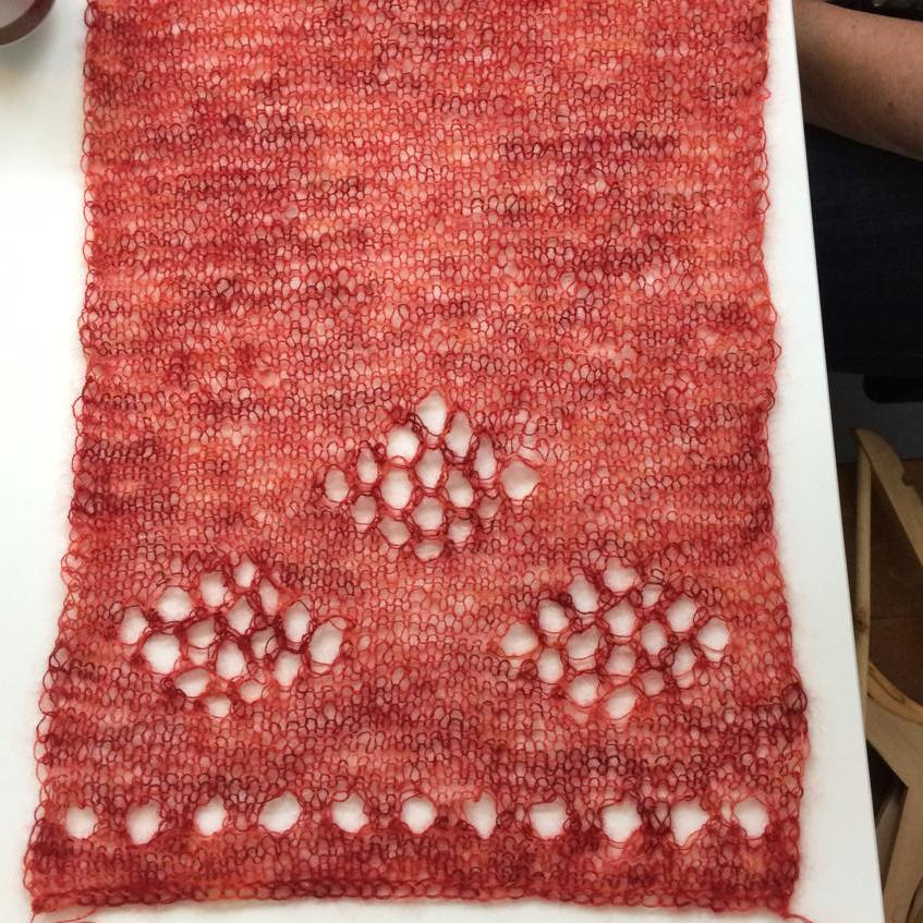 scaapi_nl's tweet photo. Prachtige #gebreide #sjaal door @KnittedKnots in exclusieve kleuren combi #cowgirlblues #kidsilk http://t.co/hnj6xXUvQl