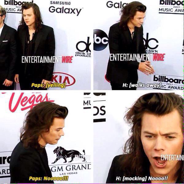 hesblack94's tweet photo. HARRY MOCKING THE PAPS IS THE CUTEST THING EVER

OH NOOOOOO HARRY!!!

#OhNoLiam
#OhNoHarry http://t.co/8Icr61Hlez