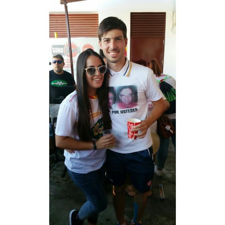NoeliaBenitezBa's tweet photo. Celebrando la victoria con mi gordi @juanmapixon http://t.co/fy4cVFJqjs