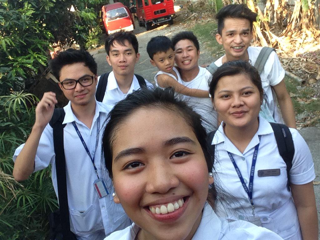 xxkatfer's tweet photo. Movie marathon + pizza, thanks for today guys!!! ✌️😁💕 @Jusdoggie @23Ce63 @davidskiecode @heyItsKenYuki #neo #kuyajc http://t.co/OiIgvZcsex