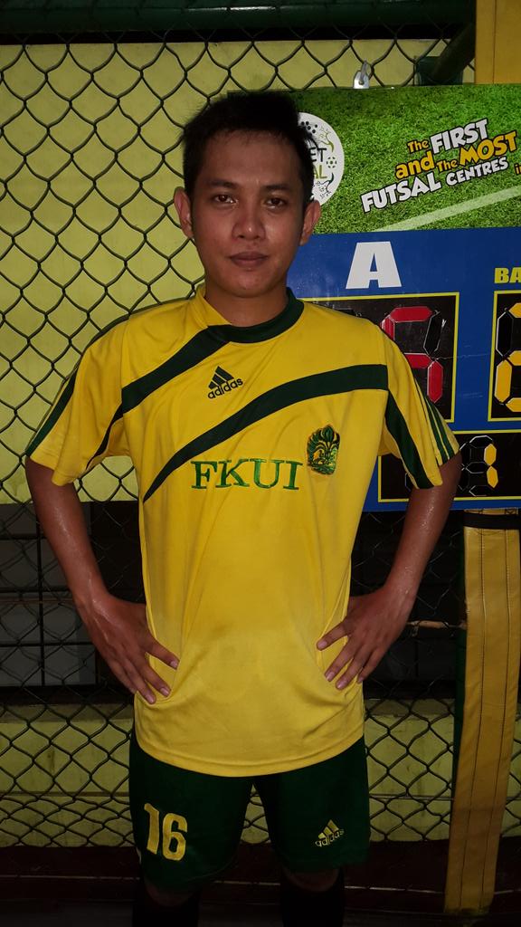 DekanCup2015's tweet photo. [FUTSAL PUTRA] Pertandingan kki vs staff telah berakhir dngn skor 6:6 dan motm pd pertndgn ini ialah Ari dari staff http://t.co/lXwFWtJsEA