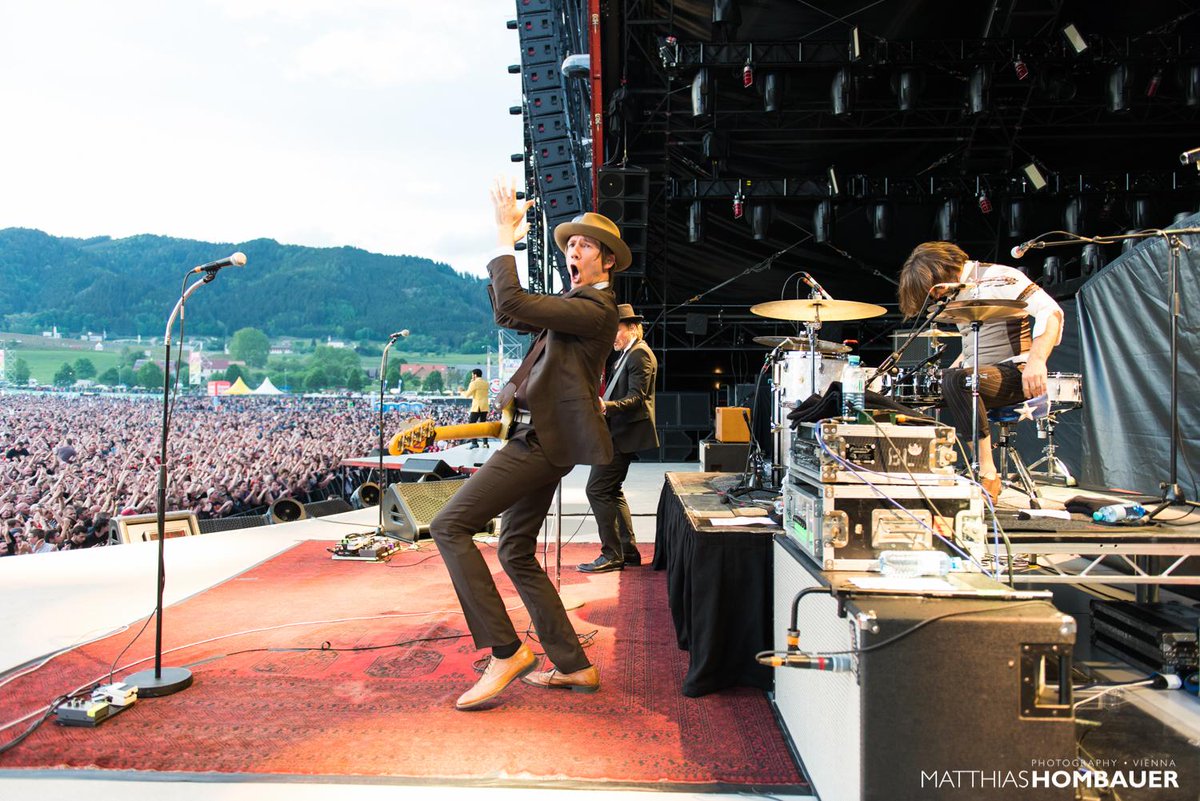 aguilaramp's tweet photo. @vintagetrouble opening for #ACDC - bassist @rickbarriodill is using the #DB750/#DB412 and #AG4P60 pickups. #aguilar http://t.co/gnQFh5ZZ9F