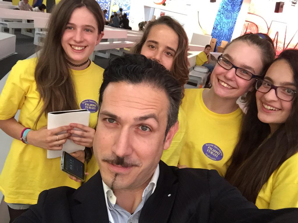 piervaccaneo's tweet photo. In attesa di #TwPinocchio ecco un #selfie con @turaticantu! Pronti? http://t.co/RhgDKcsegm