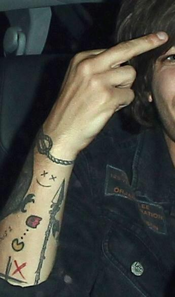 mtylouis's tweet photo. i could sit for a whole day just looking at all of louis tattoos it's so fascinating http://t.co/uYb1LSMfJH