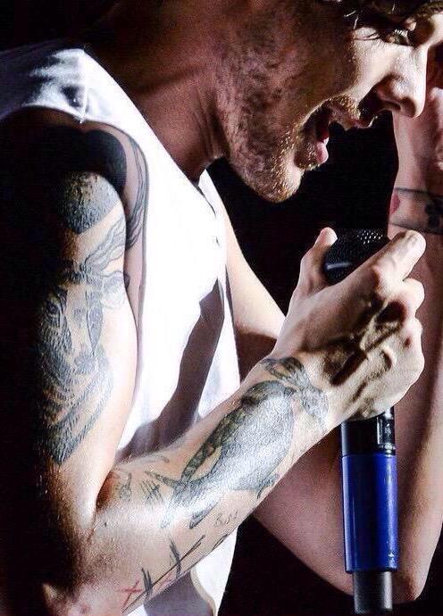 mtylouis's tweet photo. i could sit for a whole day just looking at all of louis tattoos it's so fascinating http://t.co/uYb1LSMfJH