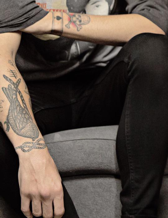 mtylouis's tweet photo. i could sit for a whole day just looking at all of louis tattoos it's so fascinating http://t.co/uYb1LSMfJH