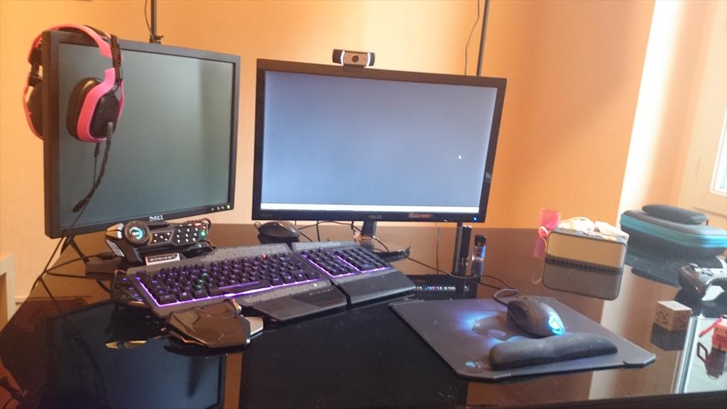 GamingRoomTV's tweet image. Comme lundi dernier, l'#InstantSetup d'aujourd'hui - celui de @Nayruuu - va en faire baver certains 😊 Quid du vôtre ?