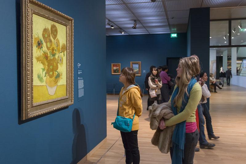 Happy #InternationalMuseumDay! Vincent van Gogh: “You must in any case go to the museum often” vangoghletters.org/vg/letters/let…