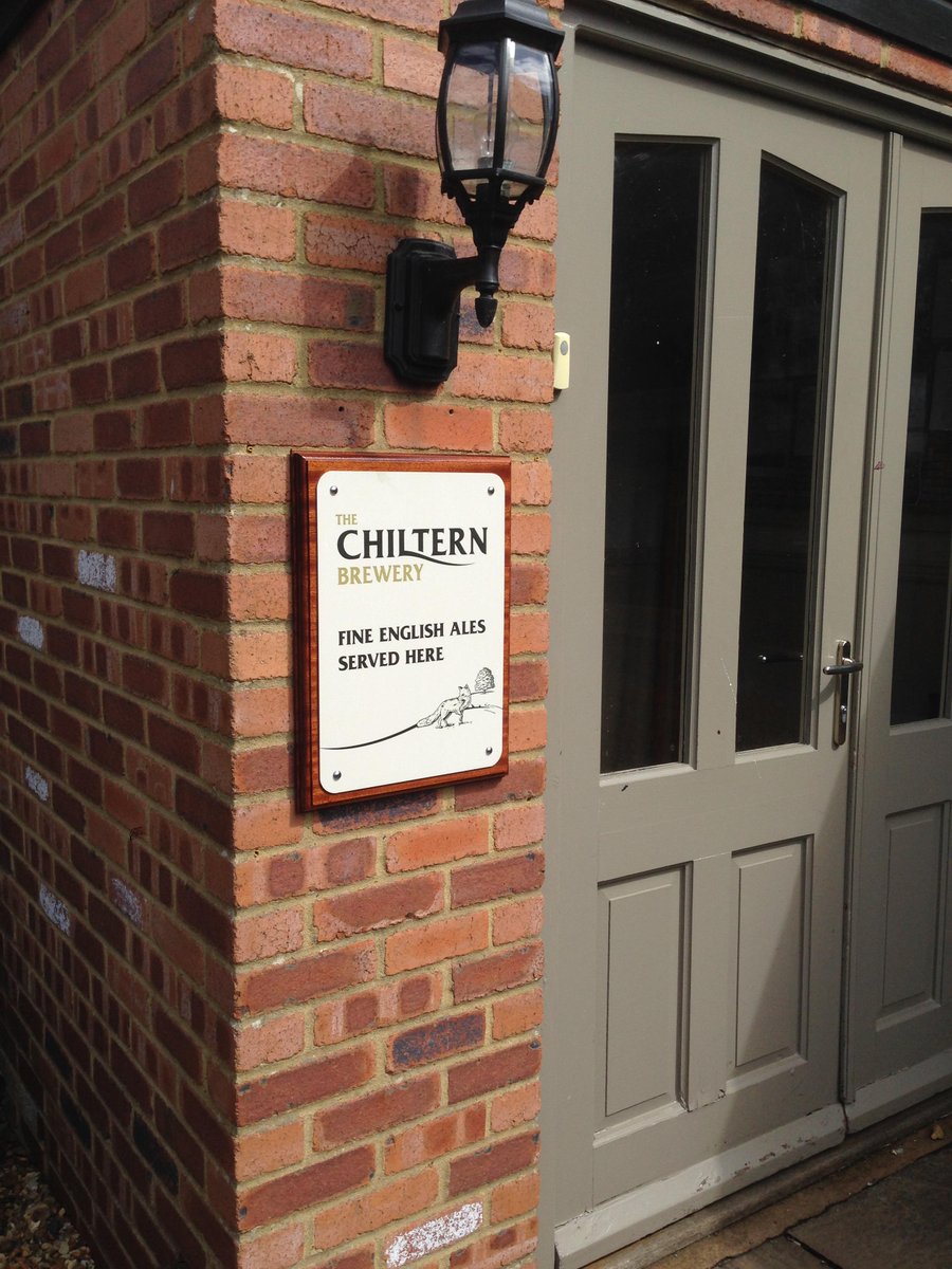 SignWizzard's tweet photo. New #traditionalsign for a local brewery #chilternbrewery We've been installing these at pubs all over #Aylesbury http://t.co/uYgG2qU2Pr
