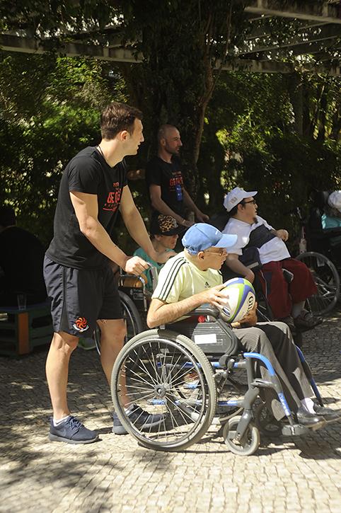 GeorgianRugby's tweet photo. CheckOut photos from #U20Lelos' trip to Centro Nuno Belmar da Costa where they met #NewFriend #WorldRugby20s http://t.co/JPSuelMter