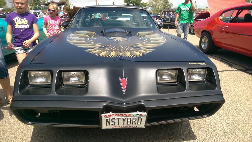 VazDrae's tweet photo. A few of the many awesome Pontiacs of #AutoMotion2015 http://t.co/n9iQeH62Cp