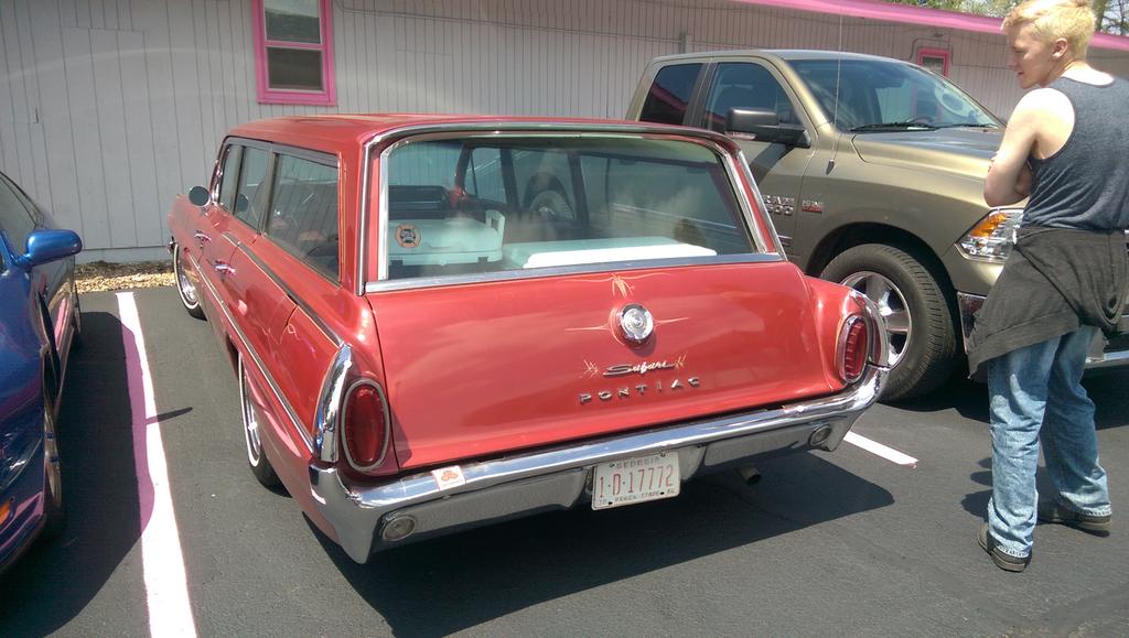 VazDrae's tweet photo. A few of the many awesome Pontiacs of #AutoMotion2015 http://t.co/n9iQeH62Cp