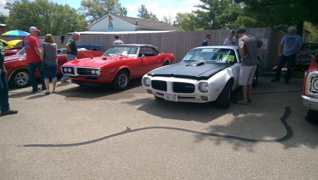 VazDrae's tweet photo. A few of the many awesome Pontiacs of #AutoMotion2015 http://t.co/n9iQeH62Cp