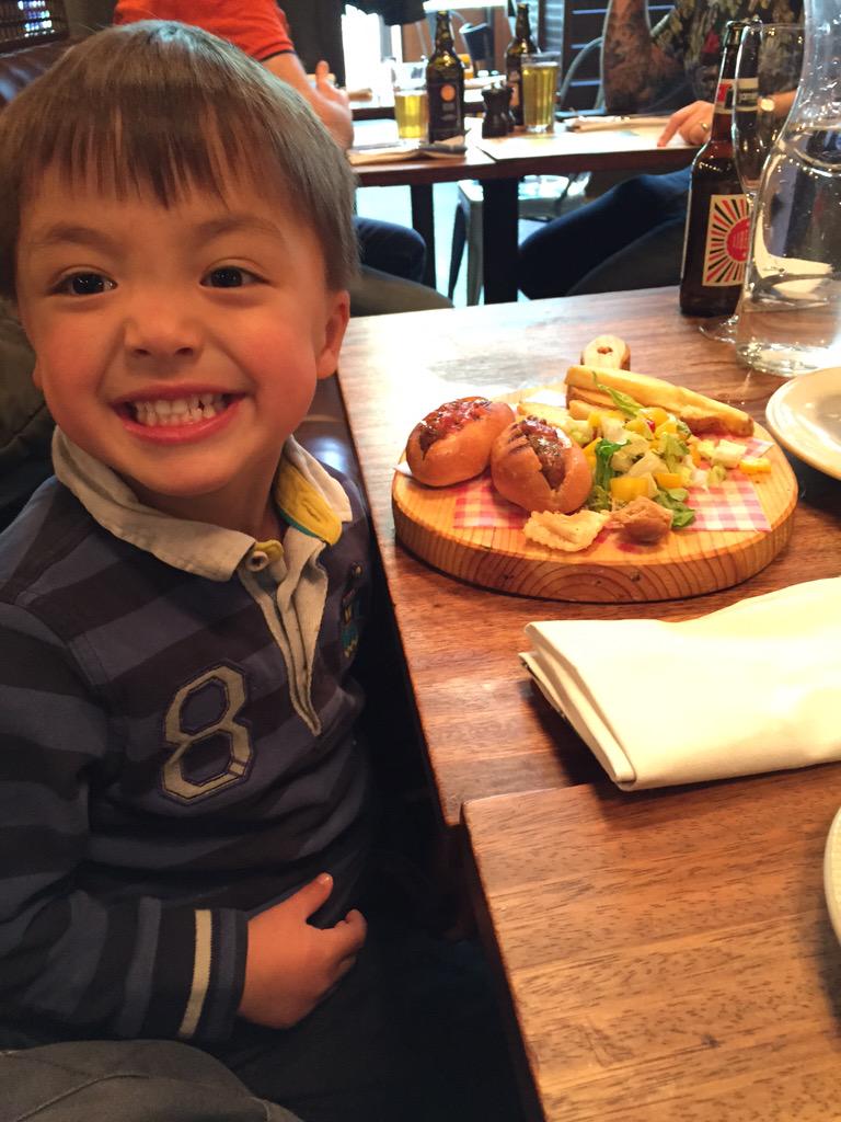 KToodles's tweet photo. @jamieoliver my boys celebrating my birthday @JamiesItalianUK thanks for the free Prosecco xxx http://t.co/TrZ6nfpIld