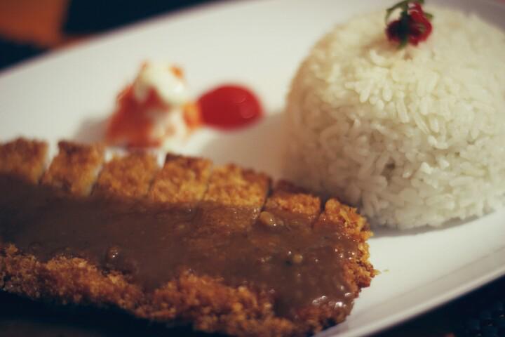 kedaiberisik's tweet photo. Chicken Katsu Rp 12.000 Ayam fillet panir dengan saus teriyaki #KulinerBDG #KulinerBandung https://t.co/iqdPkeKq48