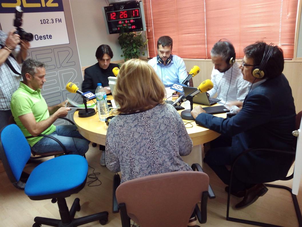 VerdeDircom's tweet photo. Debate electoral en @SER_MadridOeste. #Alcorcon #verdesalcorcon @JuanCVerdeGV http://t.co/c1ciksCCMU