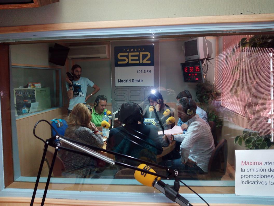 VerdeDircom's tweet photo. Comienza el debate electoral. @SER_MadridOeste #Alcorcon #verdesalcorcon @JuanCVerdeGV http://t.co/YxIMdl84VA